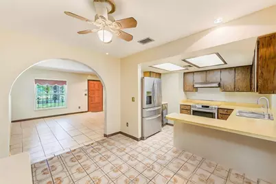 4707 E Temple Heights Road, Tampa, FL 33617 - Photo 7