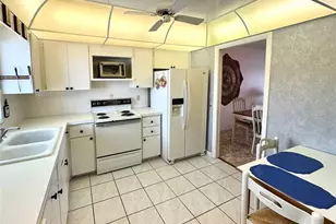 4775 Cove Cir, Saint Petersburg, FL 33708 - Photo 13