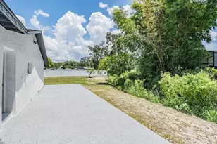 7005 Center Creek Dr, Tampa, FL 33615 - Photo 5