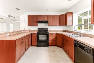 6431 Gentle Ben Cir, Wesley Chapel, FL 33544 - Photo 11