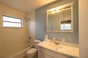 804 Strawberry Ln, Brandon, FL 33511 - Photo 23
