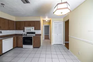 804 Strawberry Ln, Brandon, FL 33511 - Photo 17