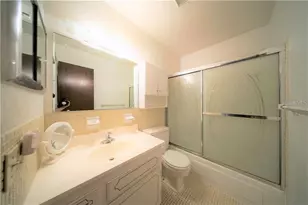 5810 21st St N, Saint Petersburg, FL 33714 - Photo 9