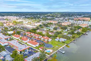 10600 Village Dr, Seminole, FL 33772 - Photo 35