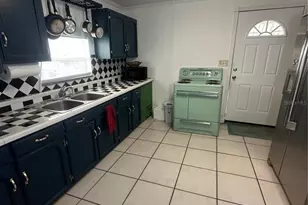 3923 W Flora St, Tampa, FL 33614 - Photo 3