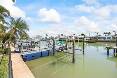 7870 Causeway Boulevard S, Saint Petersburg, FL 33707 - Photo 9