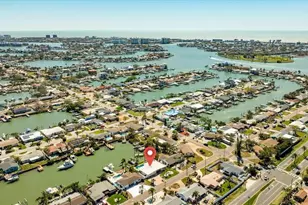 7870 Causeway Blvd S, Saint Petersburg, FL 33707 - Photo 13