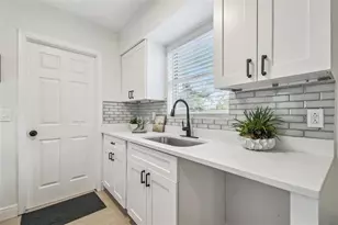 2067 Balfour Cir, Tampa, FL 33619 - Photo 9