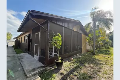526 93rd Avenue N, Saint Petersburg, FL 33702 - Photo 1