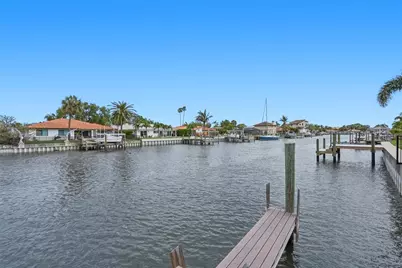 2025 Michigan Avenue NE, Saint Petersburg, FL 33703 - Photo 5