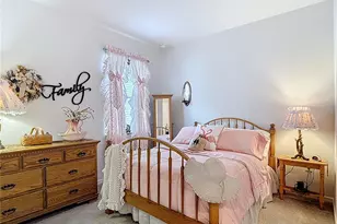 6284 Bradford Woods Dr, Zephyrhills, FL 33542 - Photo 9