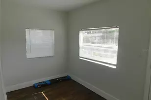 1009 17th St S, Saint Petersburg, FL 33712 - Photo 7