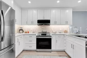 307 Madeira Cir, Tierra Verde, FL 33715 - Photo 13