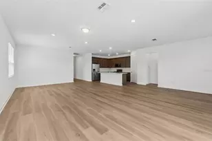 37187 Clinch Cir, Zephyrhills, FL 33540 - Photo 7