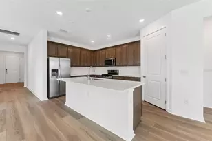 37187 Clinch Cir, Zephyrhills, FL 33540 - Photo 3