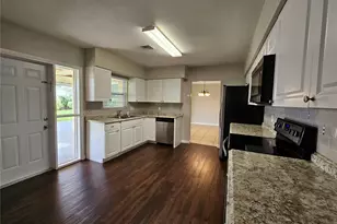 5206 6th Ave Dr W, Bradenton, FL 34209 - Photo 9