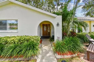 12801 Kimberly Oaks Cir, Largo, FL 33774 - Photo 3