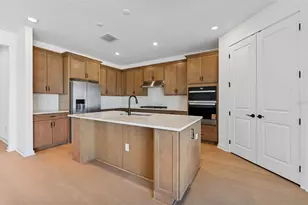 37315 Gunnison Dr, Zephyrhills, FL 33540 - Photo 3