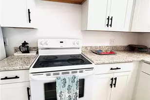 6125 Beacon Point Dr, Weeki Wachee, FL 34607 - Photo 5