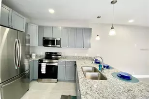 8726 Mayflower Rd, Tampa, FL 33615 - Photo 5