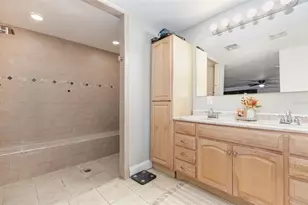 2806 Leaning Oak Ln, Lithia, FL 33547 - Photo 11