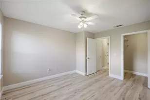 11901 4th Street N, Saint Petersburg, FL 33716 - Photo 9