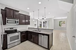 8632 Miramar Terrace Cir, Temple Terrace, FL 33637 - Photo 5