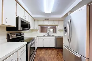 2020 Lakeview Dr, Clearwater, FL 33763 - Photo 11