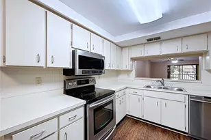 2020 Lakeview Dr, Clearwater, FL 33763 - Photo 13