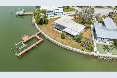 7998 1st Avenue S, Saint Petersburg, FL 33707 - Photo 3