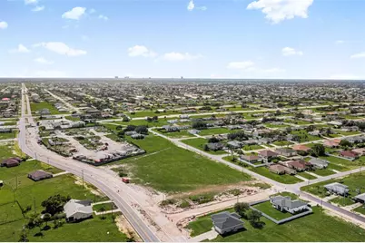 614 Diplomat Parkway E, Cape Coral, FL 33909 - Photo 3