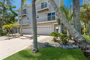 6250 Holmes Blvd, Holmes Beach, FL 34217 - Photo 5