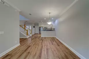 270 Valencia Cir, Saint Petersburg, FL 33716 - Photo 13