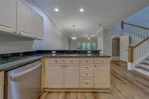 270 Valencia Cir, Saint Petersburg, FL 33716 - Photo 3