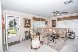 737 Kensington Lake Cir, Brandon, FL 33511 - Photo 5