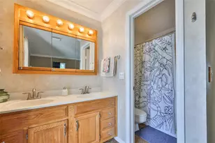 13562 Lake Magdalene Dr, Tampa, FL 33613 - Photo 23