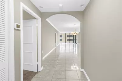 1 Beach Drive SE #810, Saint Petersburg, FL 33701 - Photo 17