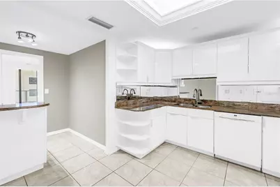 1 Beach Drive SE #810, Saint Petersburg, FL 33701 - Photo 7