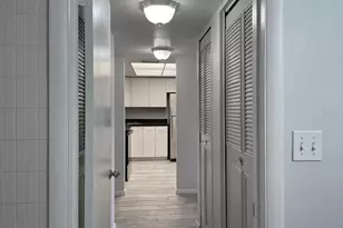 4900 Brittany Dr S, Saint Petersburg, FL 33715 - Photo 9