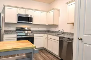 38061 Elby Ln, Zephyrhills, FL 33542 - Photo 17