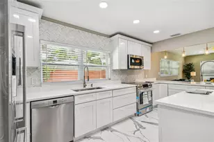 2042 Craft Ln, Sarasota, FL 34239 - Photo 5