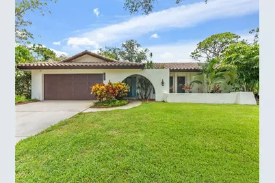 7220 Sunshine Drive S, Saint Petersburg, FL 33705 - Photo 1