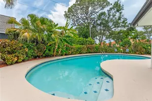 7220 Sunshine Dr S, Saint Petersburg, FL 33705 - Photo 27