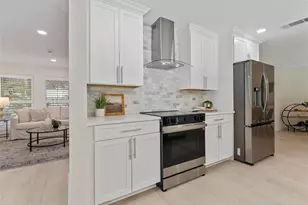 7220 Sunshine Dr S, Saint Petersburg, FL 33705 - Photo 9