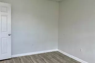 203 Pine Tulip Ct, Tampa, FL 33612 - Photo 17