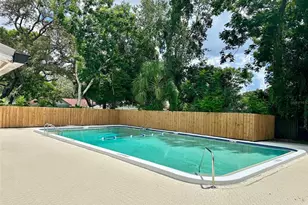 203 Pine Tulip Ct, Tampa, FL 33612 - Photo 21