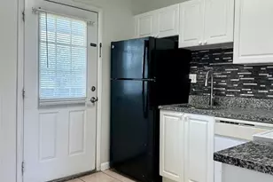 203 Pine Tulip Ct, Tampa, FL 33612 - Photo 3