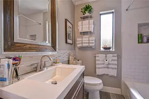 8614 Hibiscus Dr, Tampa, FL 33637 - Photo 17