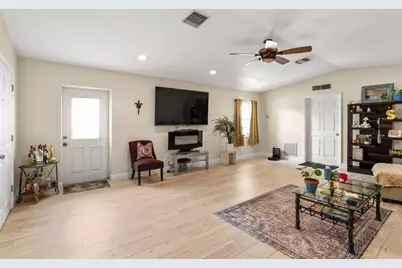 8915 59th Way N, Pinellas Park, FL 33782 - Photo 5