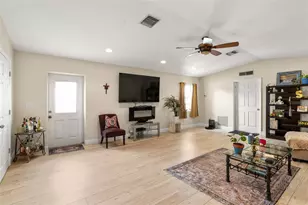 8915 59th Way N, Pinellas Park, FL 33782 - Photo 5